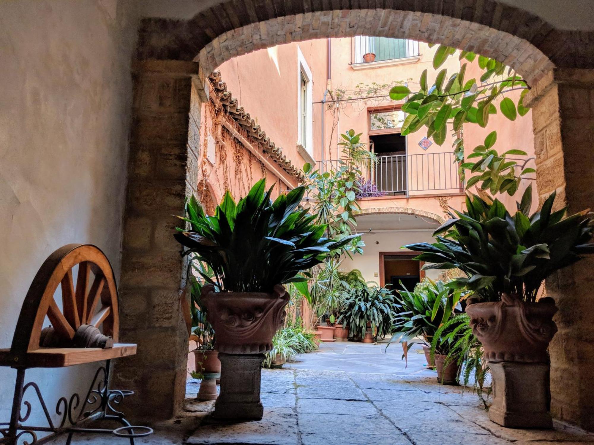 הוסטל קרוטונה Casa Di Chiara מראה חיצוני תמונה