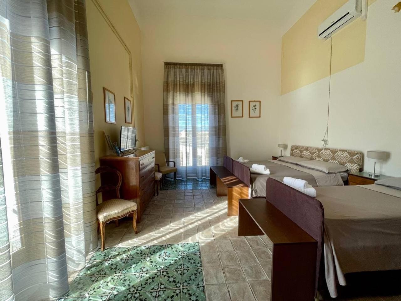 הוסטל קרוטונה Casa Di Chiara מראה חיצוני תמונה