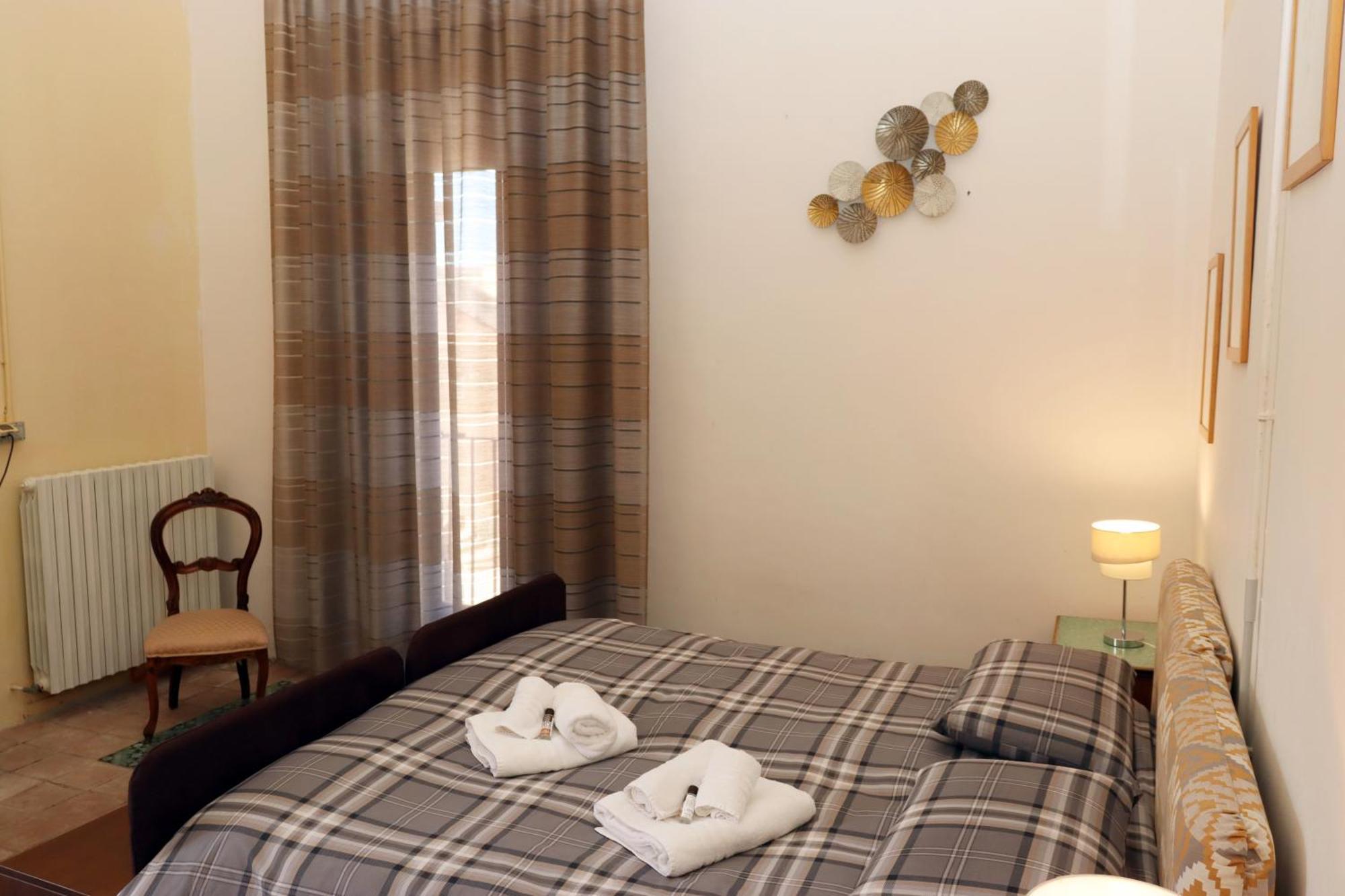 הוסטל קרוטונה Casa Di Chiara מראה חיצוני תמונה