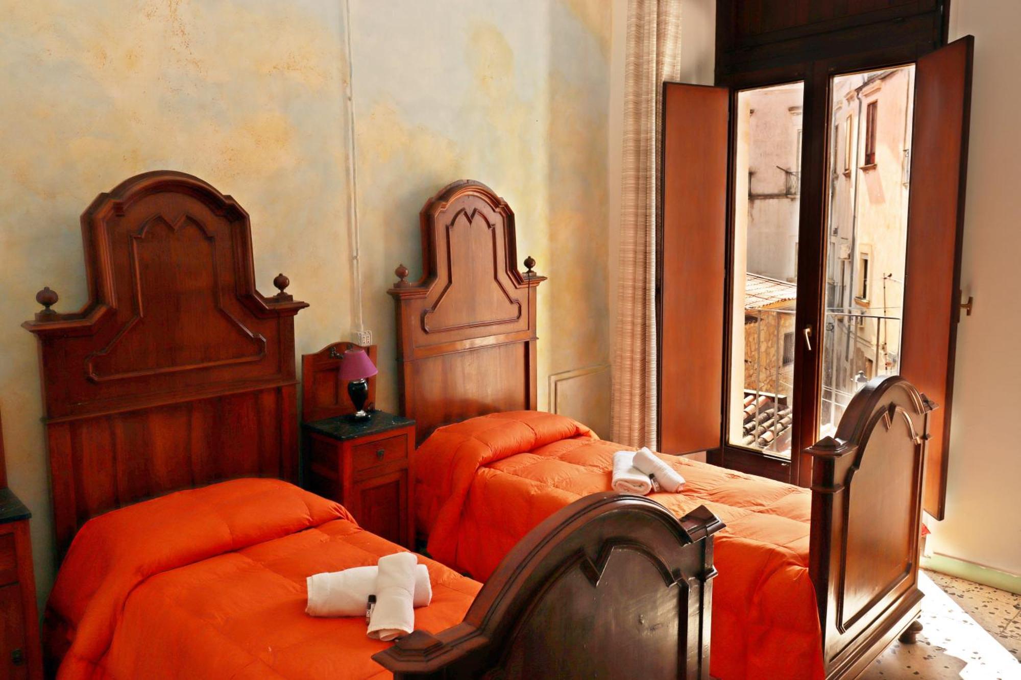 הוסטל קרוטונה Casa Di Chiara מראה חיצוני תמונה