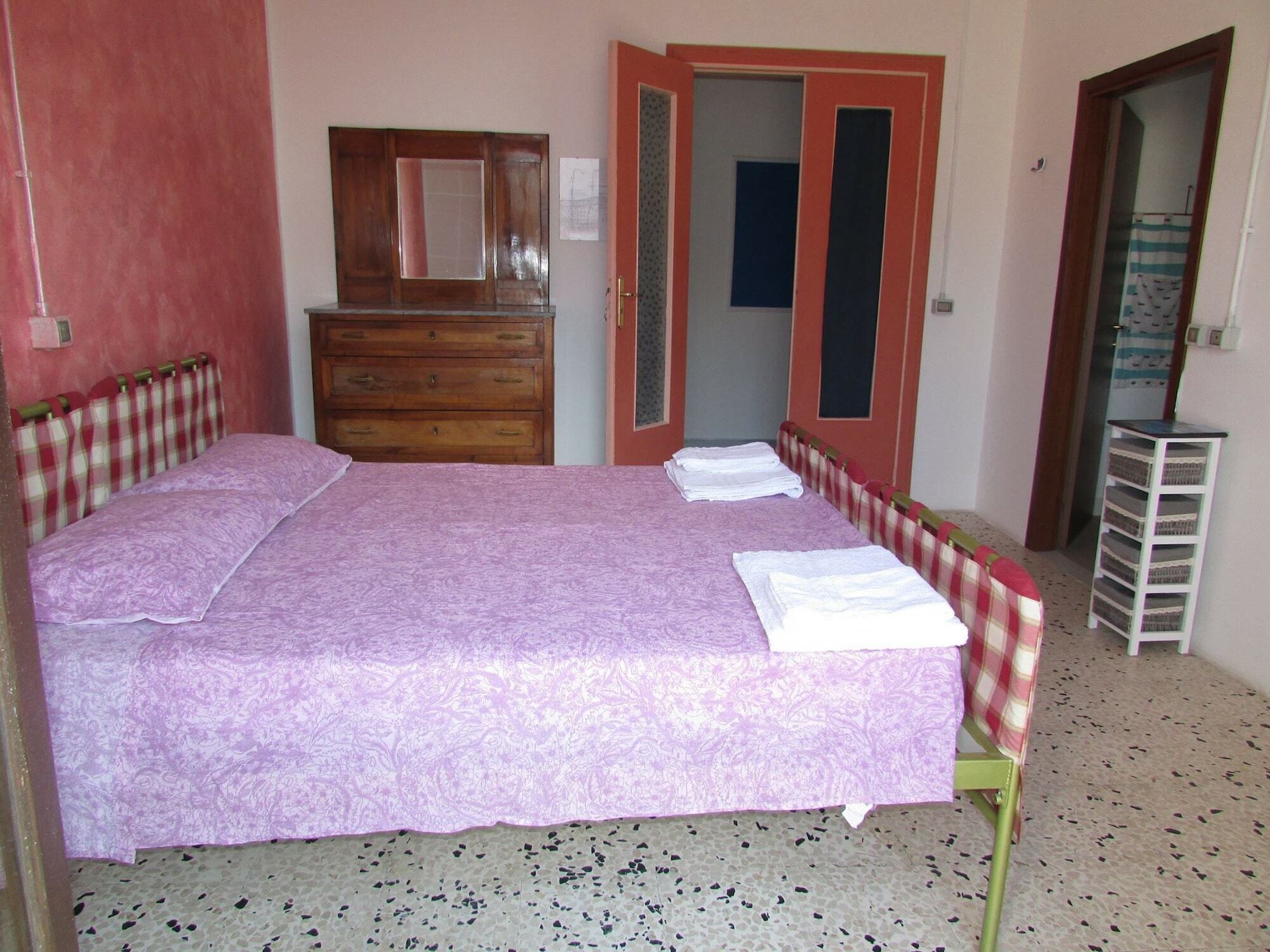 הוסטל קרוטונה Casa Di Chiara מראה חיצוני תמונה